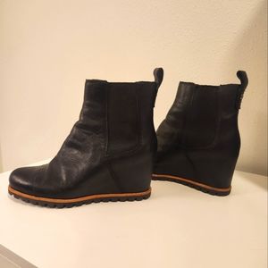 Ugg Pax Boot Black Leather Size 8 / 39